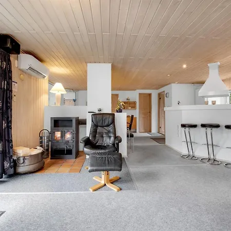 Tuula - 1-1km From The Sea By Interhome