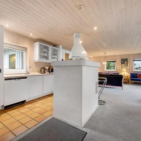 Dom wakacyjny Tuula - 1-1km From The Sea By Interhome