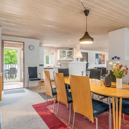 Tuula - 1km From The Sea By Interhome