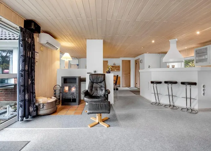 Tuula - 1-1km From The Sea By Interhome