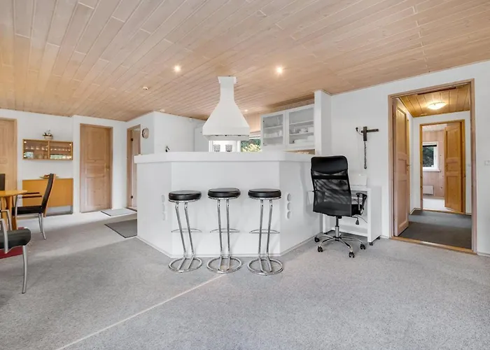 Prázdninový dům Tuula - 1-1km From The Sea By Interhome