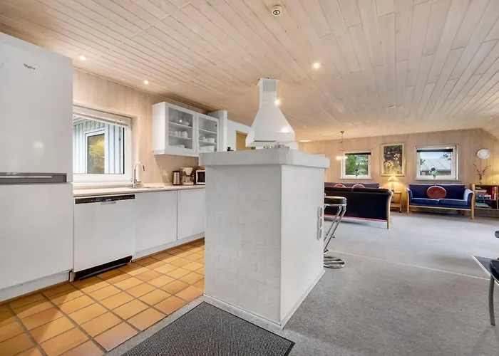 Prázdninový dům Tuula - 1-1km From The Sea By Interhome